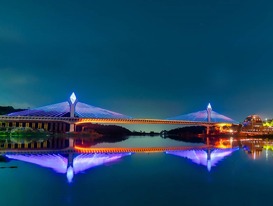 轟動(dòng)印度，當(dāng)?shù)厥鬃鶚蛄篖ED燈光秀—Durgam Cheravu Bridge